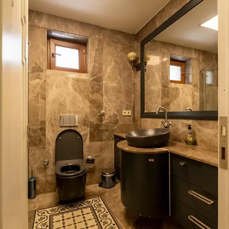 3-bedroom With Ac And Elevator *