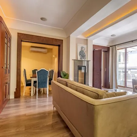 3-bedroom With Ac And Elevator Διαμέρισμα *