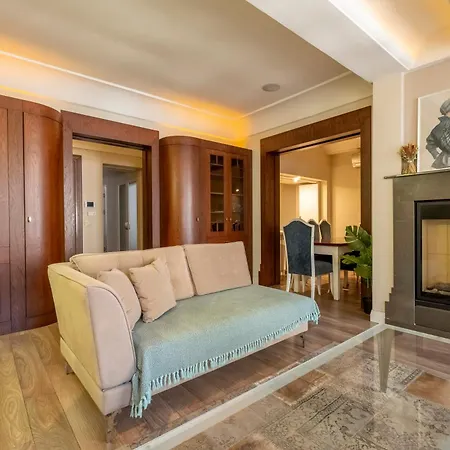 3-bedroom With Ac And Elevator Διαμέρισμα